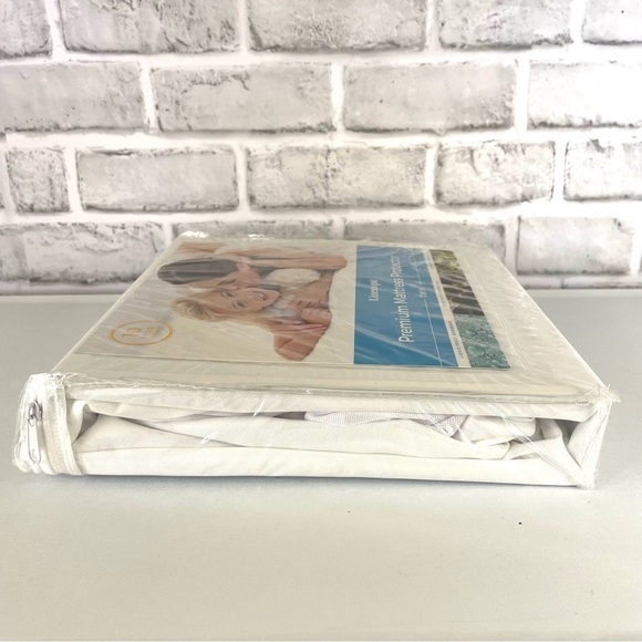 Linenspa Premium Mattress Protector Twin Size Waterproof - Picture 3 of 6